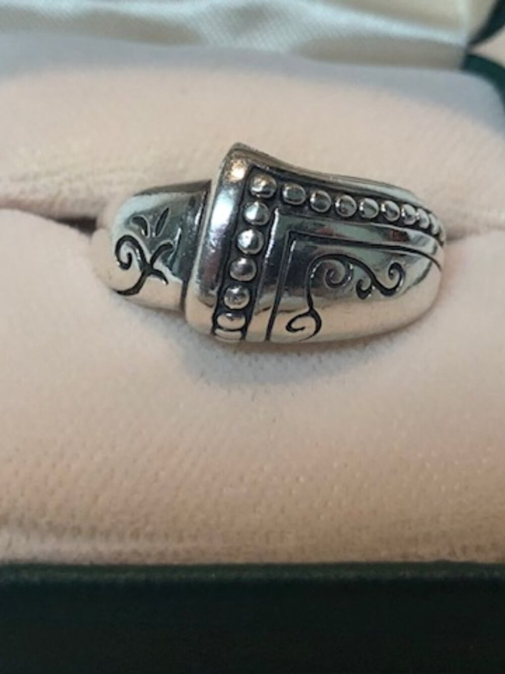 Retired Brighton sterling silver ring carved design caviar dot detailing size 8